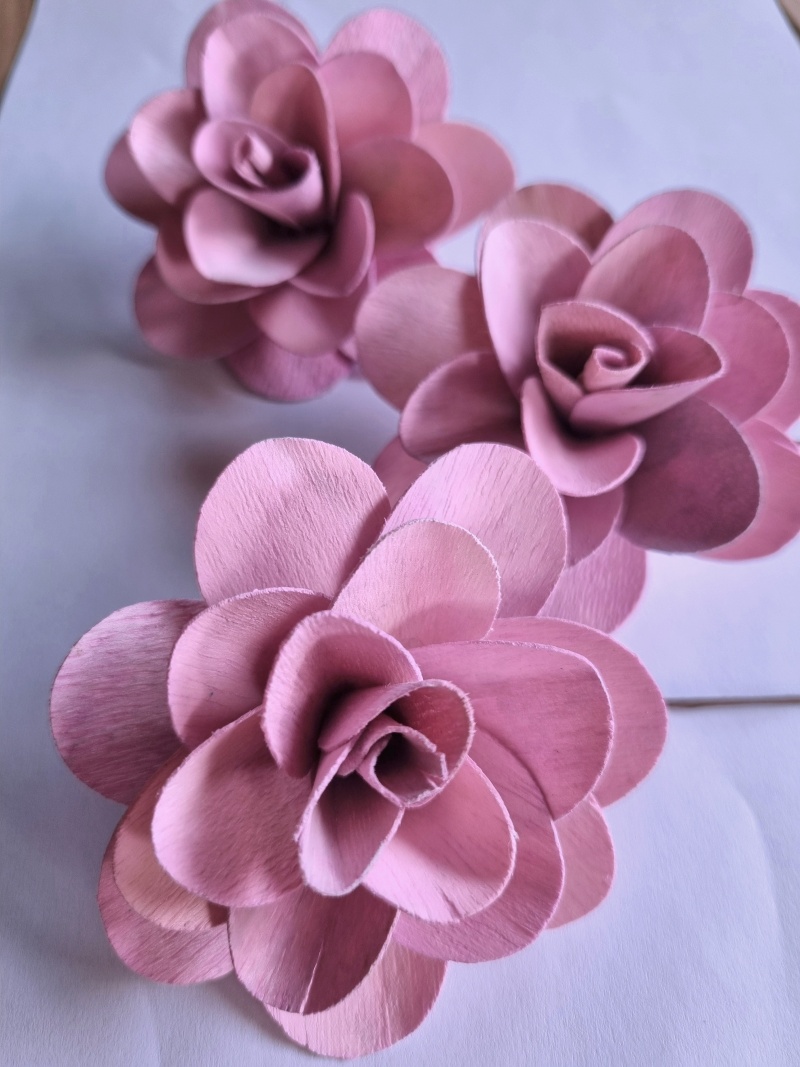 Wooden rose 8 cm světle fialová stopka