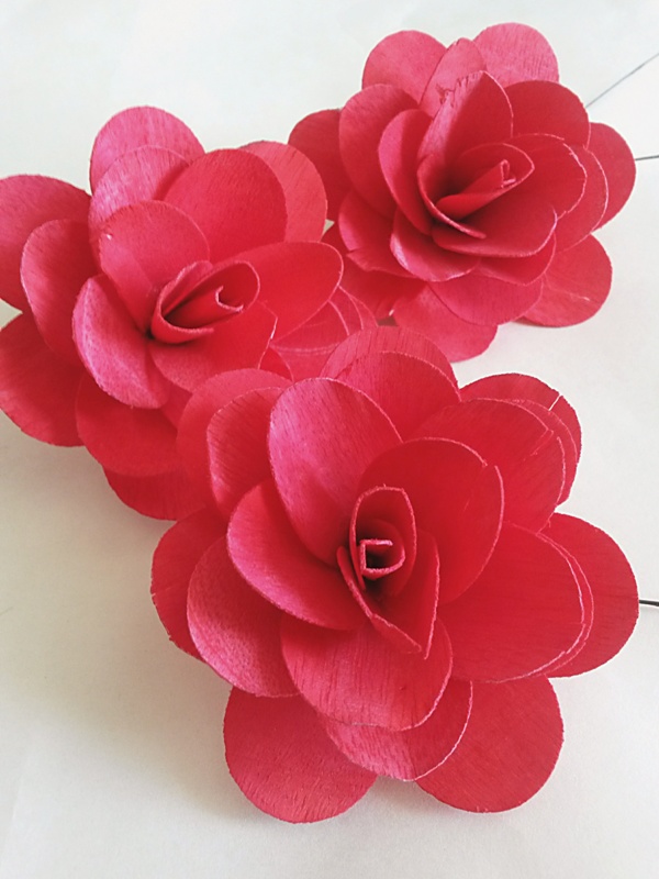 Wooden rose 8 cm stopka červená
