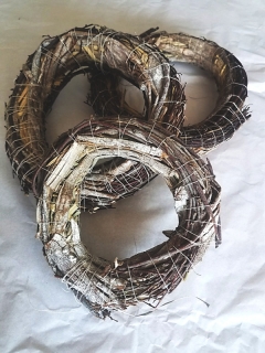 Věnec větvička proutí bílý 20 cm