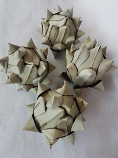 Palm Artichoke ball 6 cm 